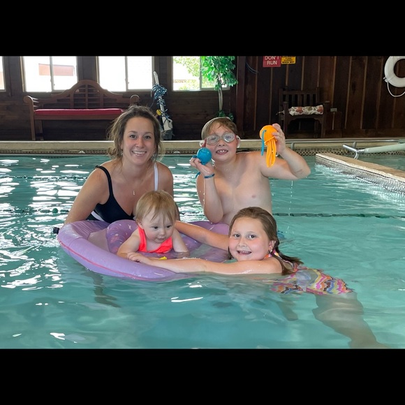 Meet your Posher, Amelia - Picture 2 of 9